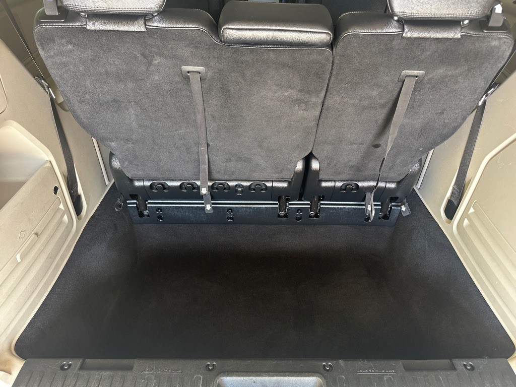 2015 Chrysler Town & Country Image 18