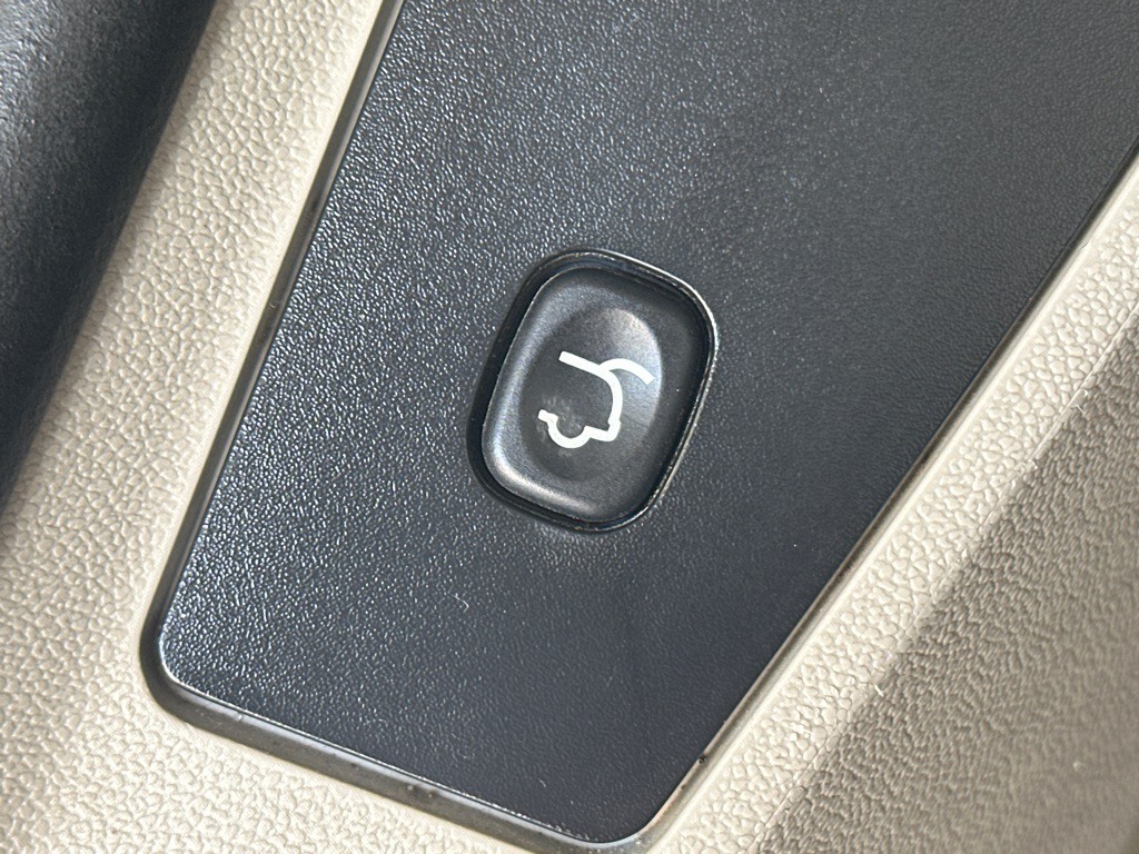2015 Chrysler Town & Country Image 19