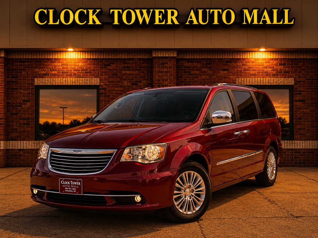 2015 Chrysler Town & Country Image 1