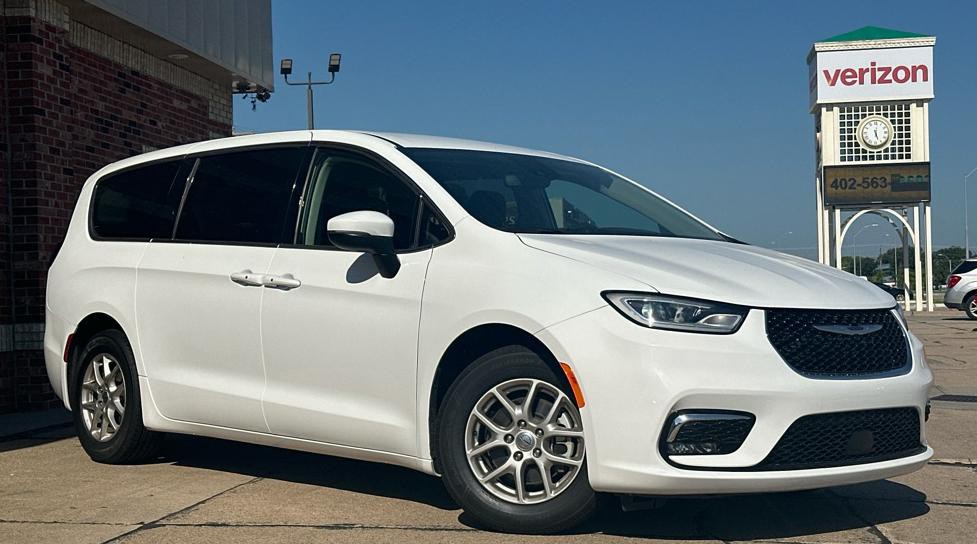 2023 Chrysler Pacifica Image 5