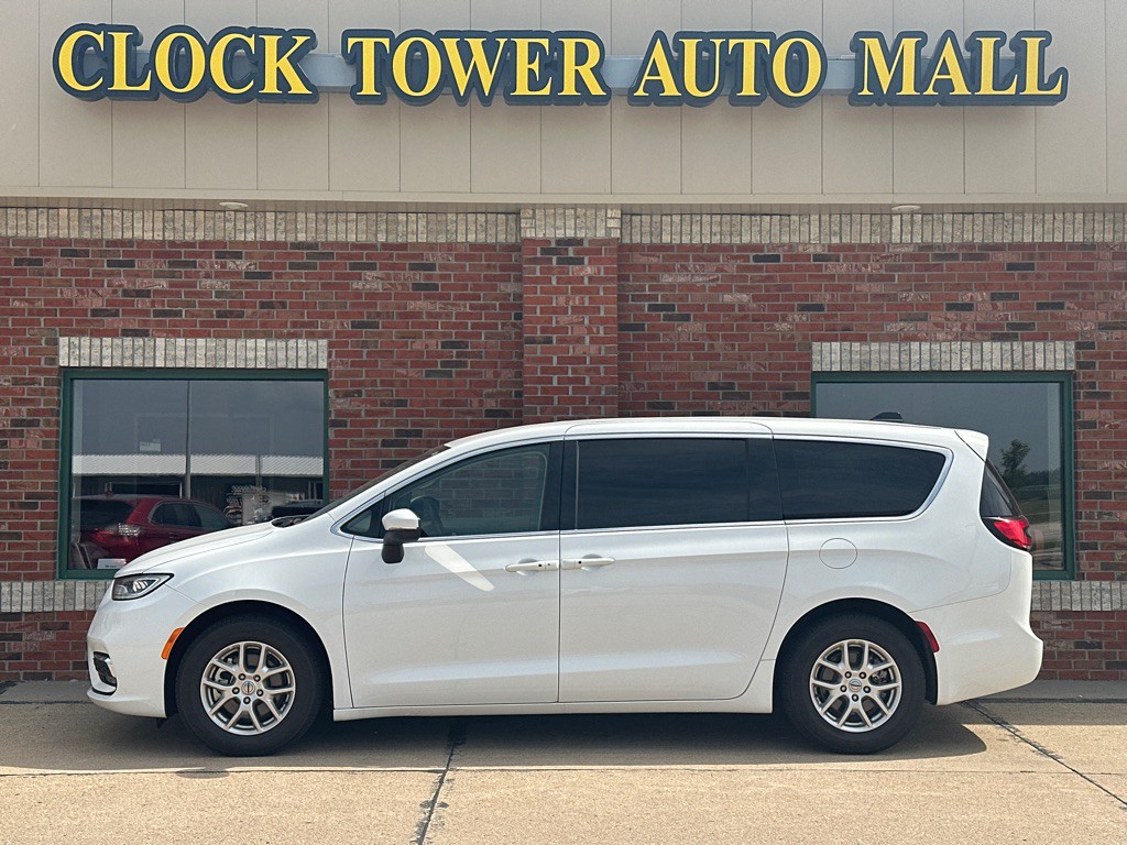 2023 Chrysler Pacifica Image 9