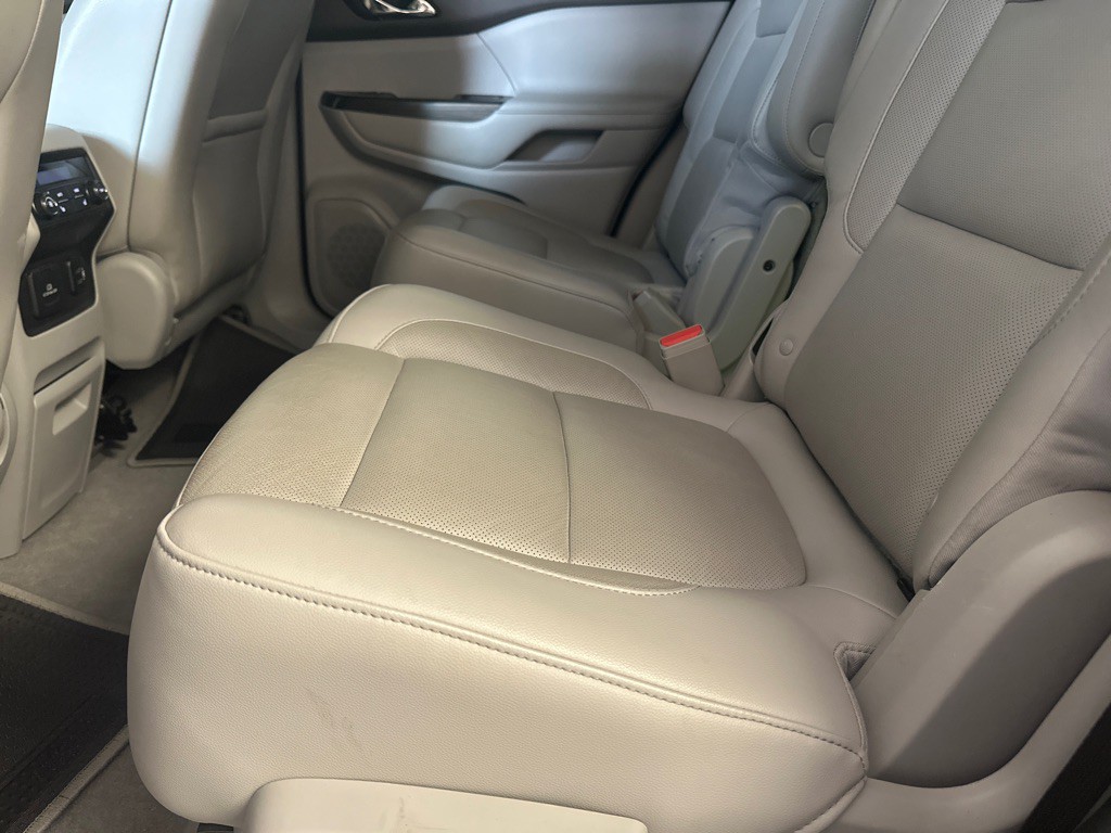 2017 GMC Acadia Image 19