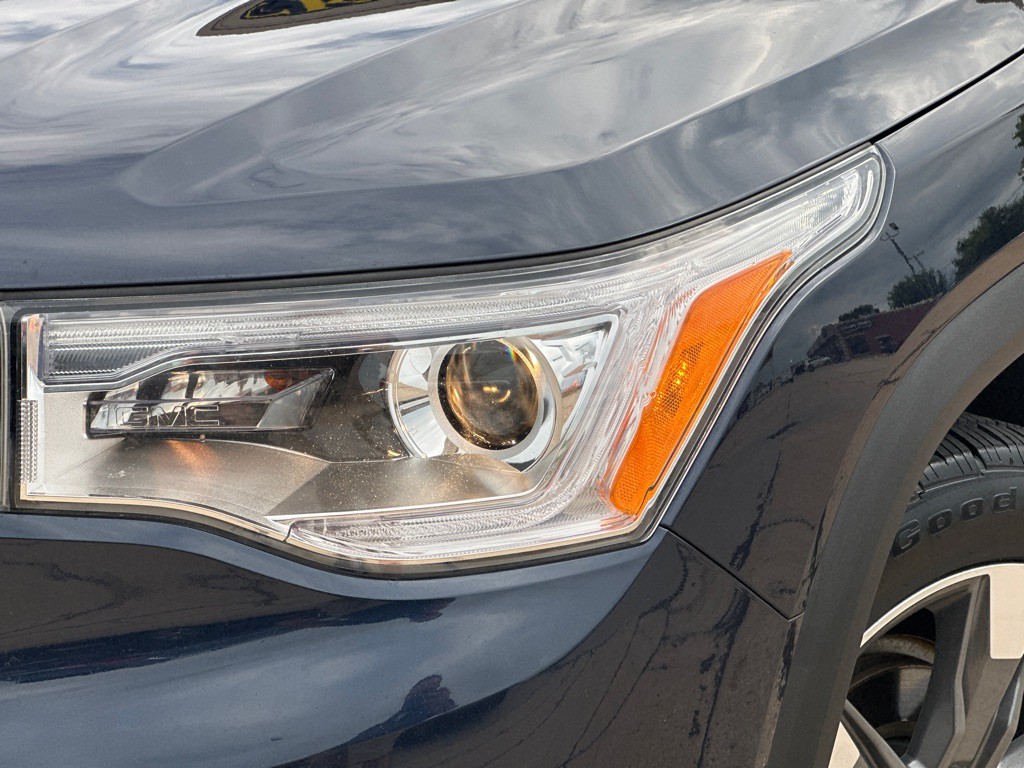 2017 GMC Acadia Image 2