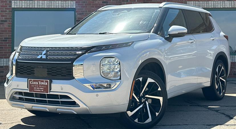 2022 Mitsubishi Outlander Image 3