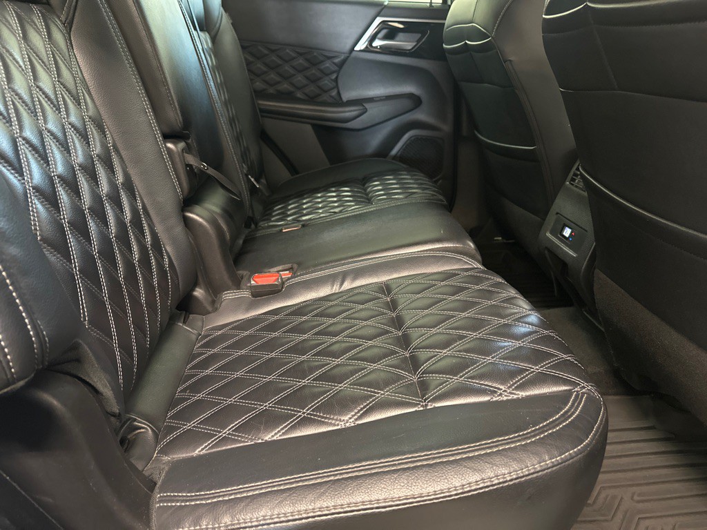 2022 Mitsubishi Outlander Image 9