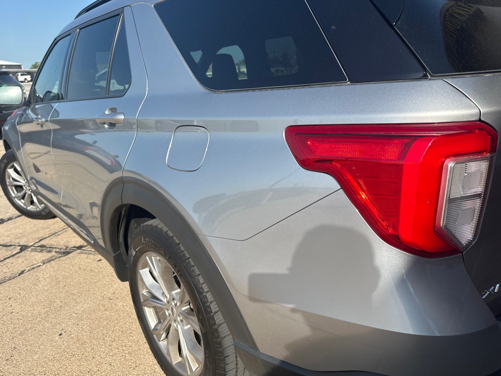 2020 Ford Explorer Image 3