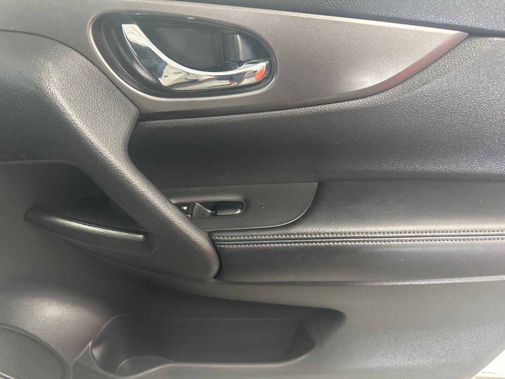 2016 Nissan Rogue Image 15
