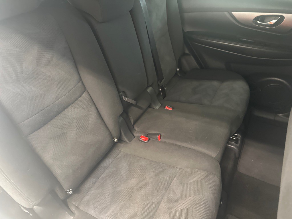 2016 Nissan Rogue Image 16