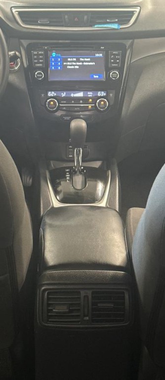 2016 Nissan Rogue Image 18