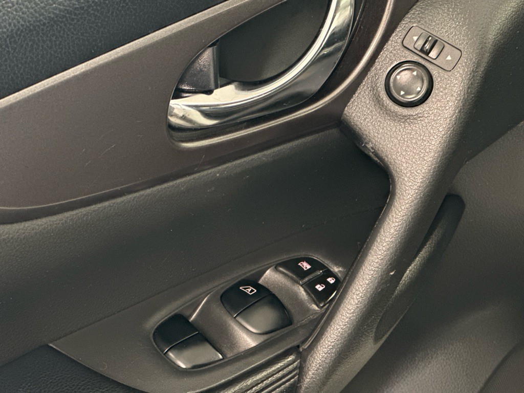 2016 Nissan Rogue Image 23