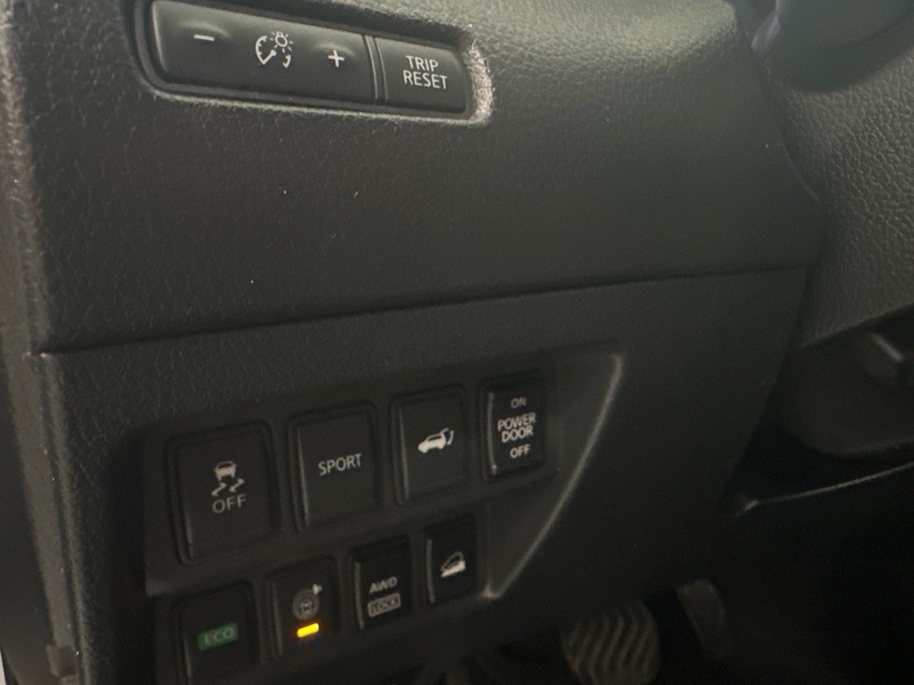 2016 Nissan Rogue Image 24