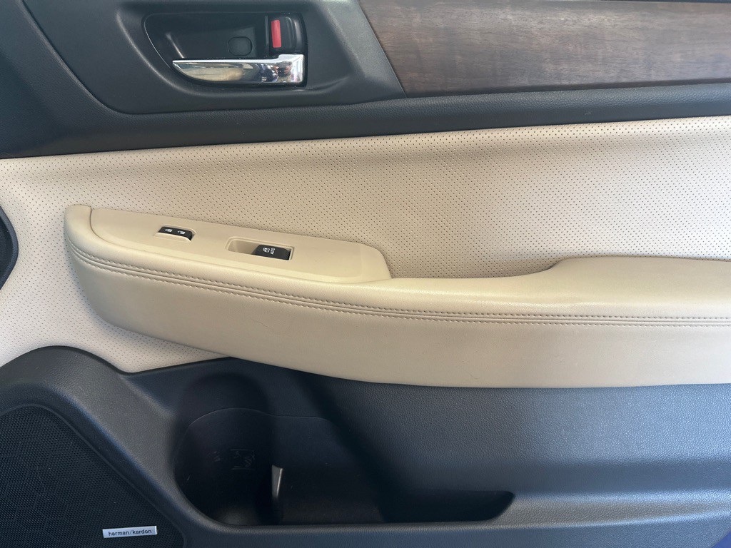 2015 Subaru Outback Image 16