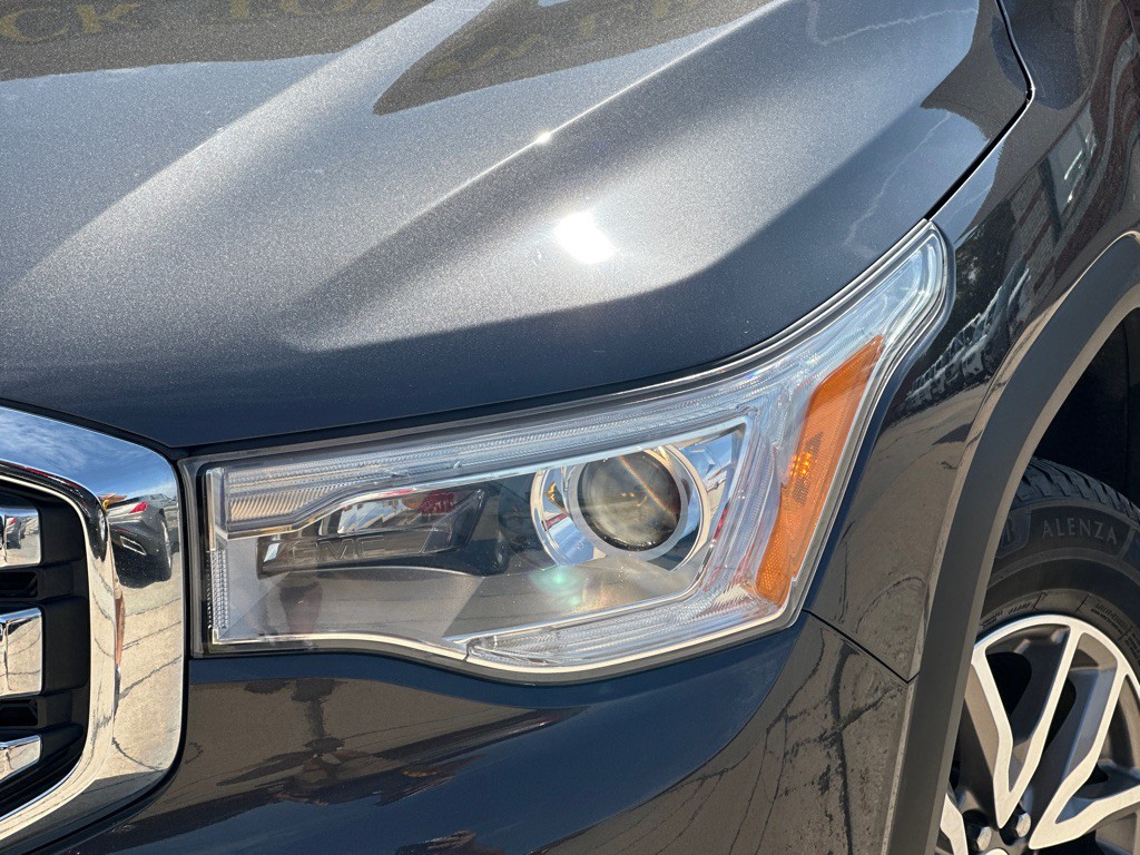 2018 GMC Acadia Image 2