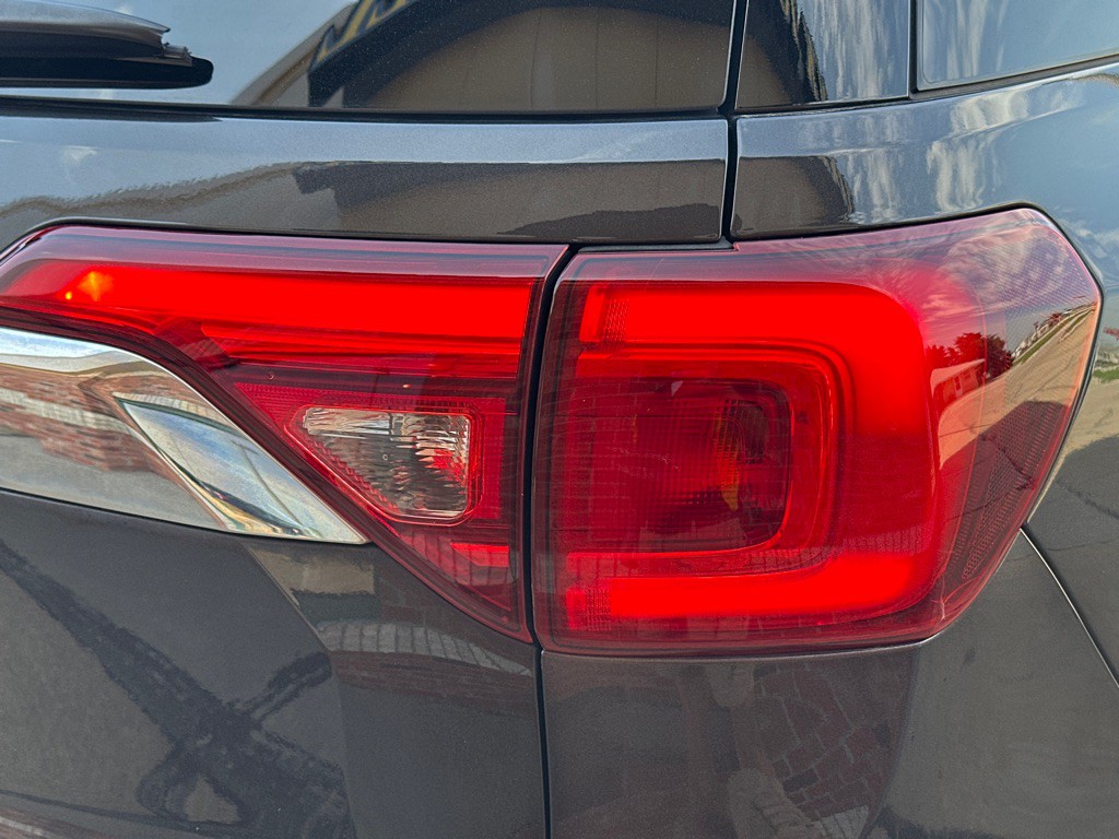 2018 GMC Acadia Image 8