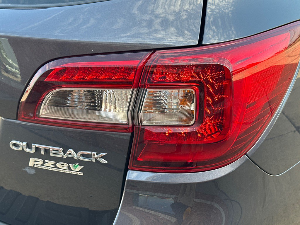 2016 Subaru Outback Image 8