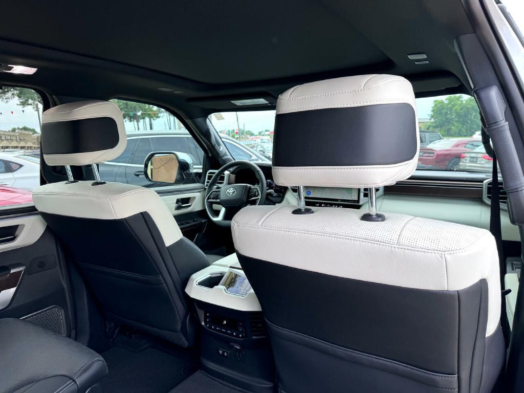 2024 Toyota Sequoia Image 32