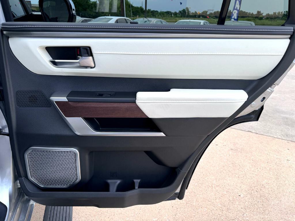 2024 Toyota Sequoia Image 33