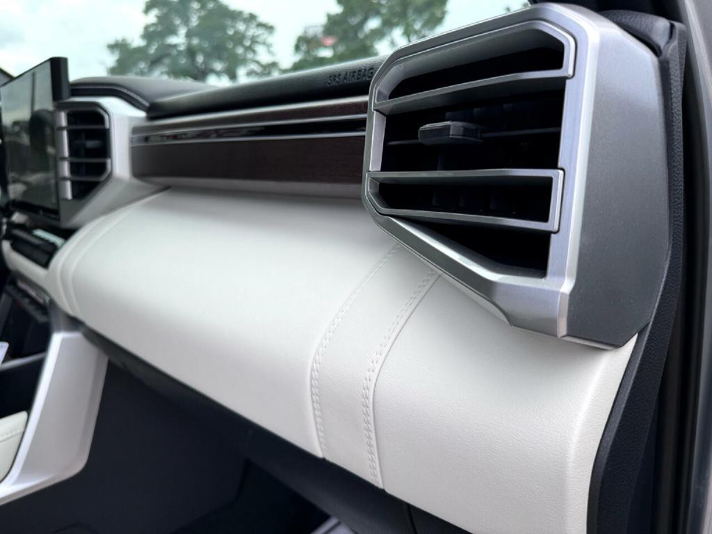 2024 Toyota Sequoia Image 38