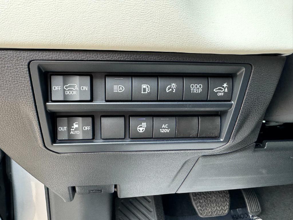 2024 Toyota Sequoia Image 43
