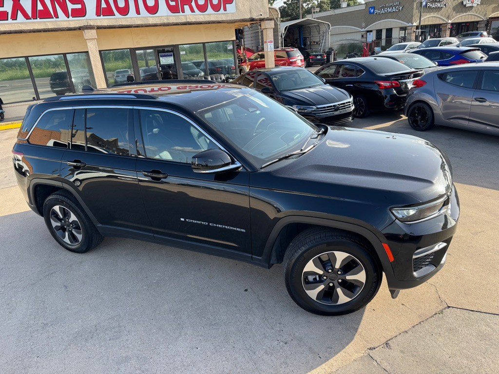 2022 Jeep Grand Cherokee Image 3