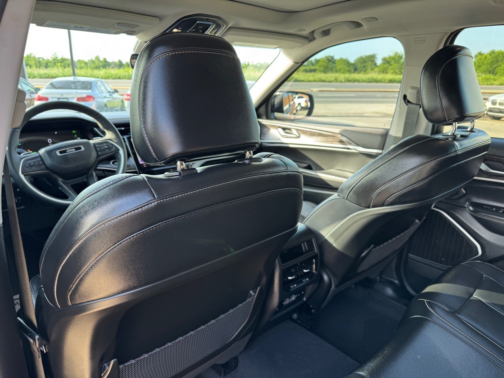 2022 Jeep Grand Cherokee Image 12