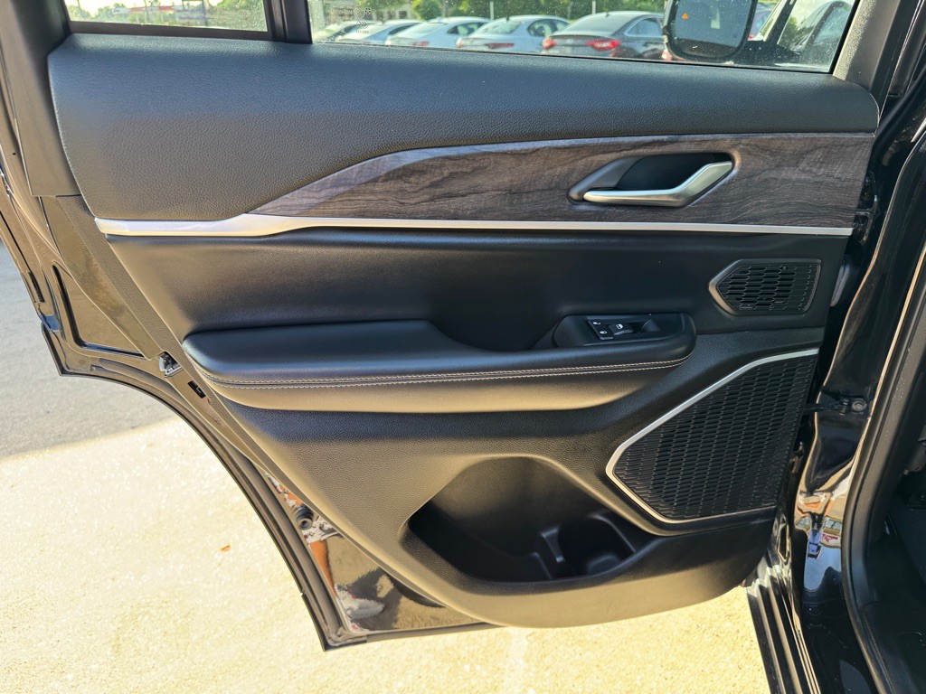 2022 Jeep Grand Cherokee Image 13