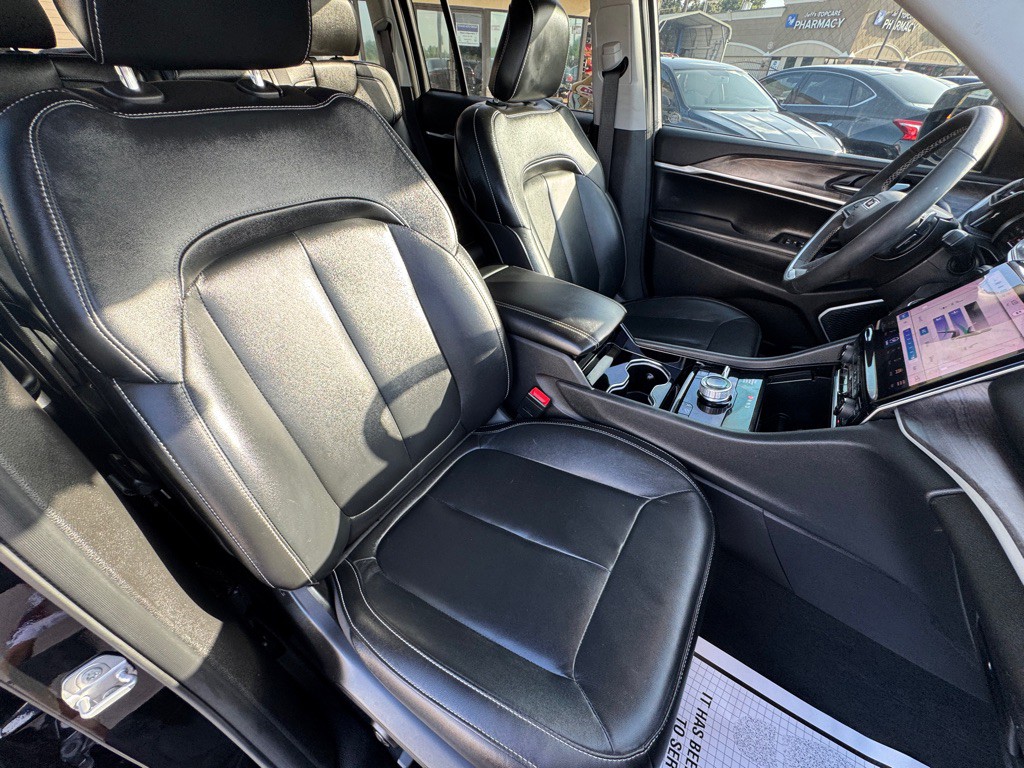 2022 Jeep Grand Cherokee Image 17