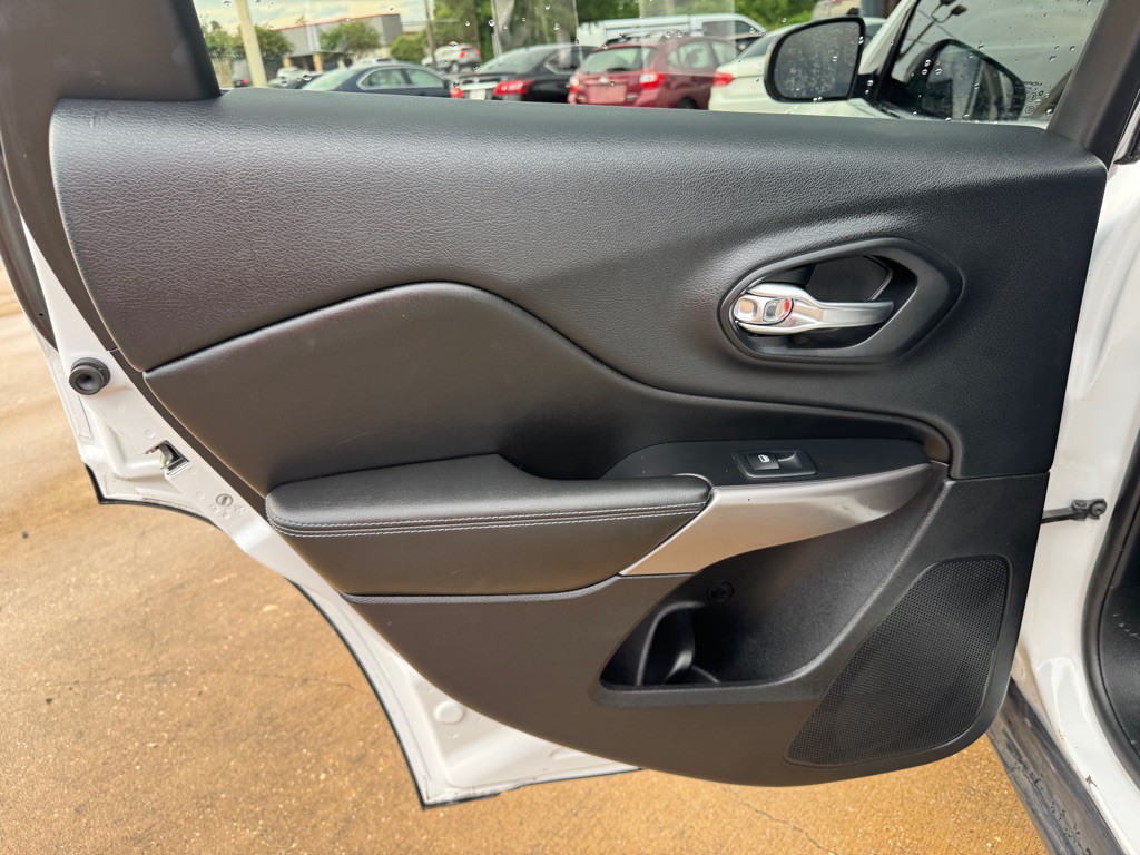 2019 Jeep Cherokee Image 13