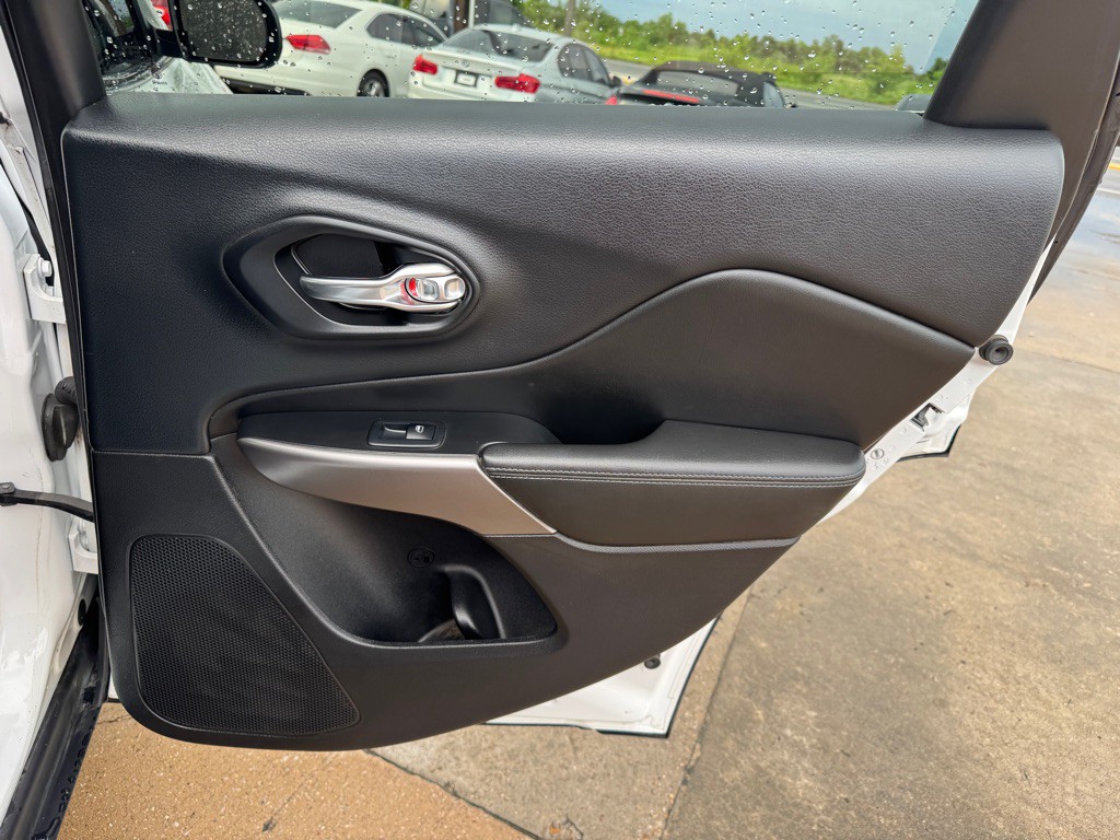 2019 Jeep Cherokee Image 16