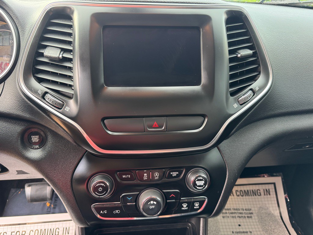 2019 Jeep Cherokee Image 24