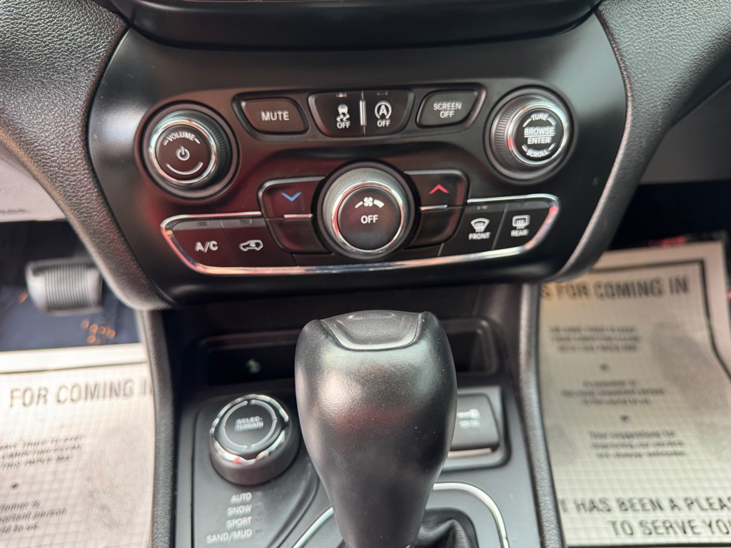 2019 Jeep Cherokee Image 25