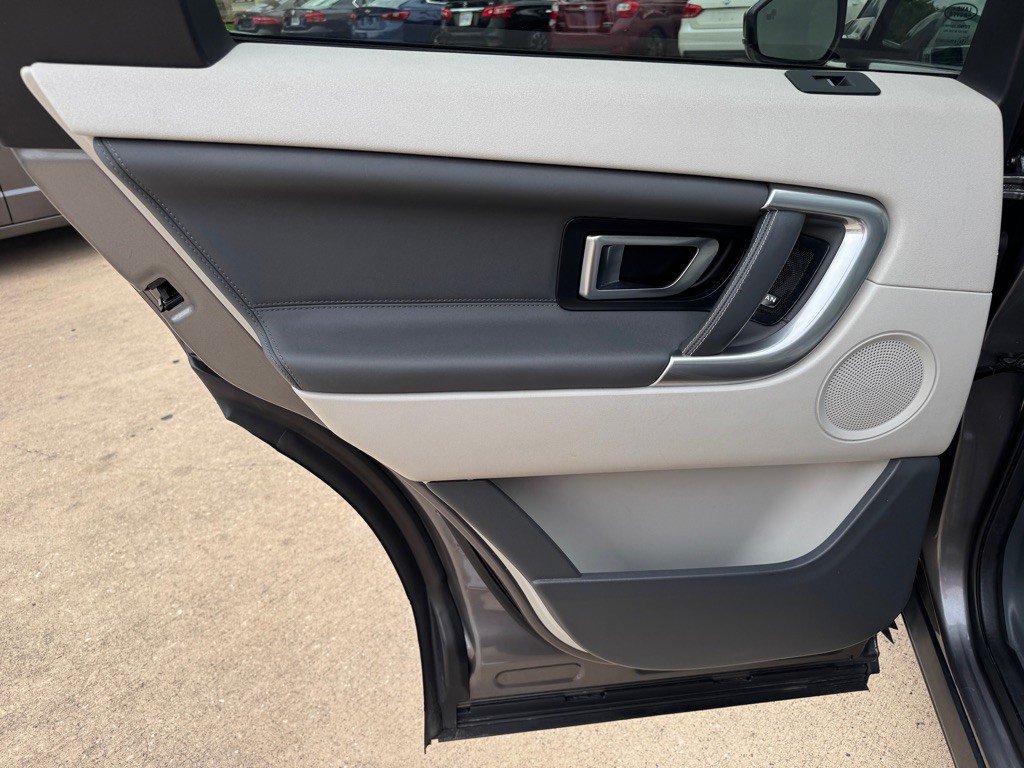 2017 Land Rover Discovery Sport Image 16