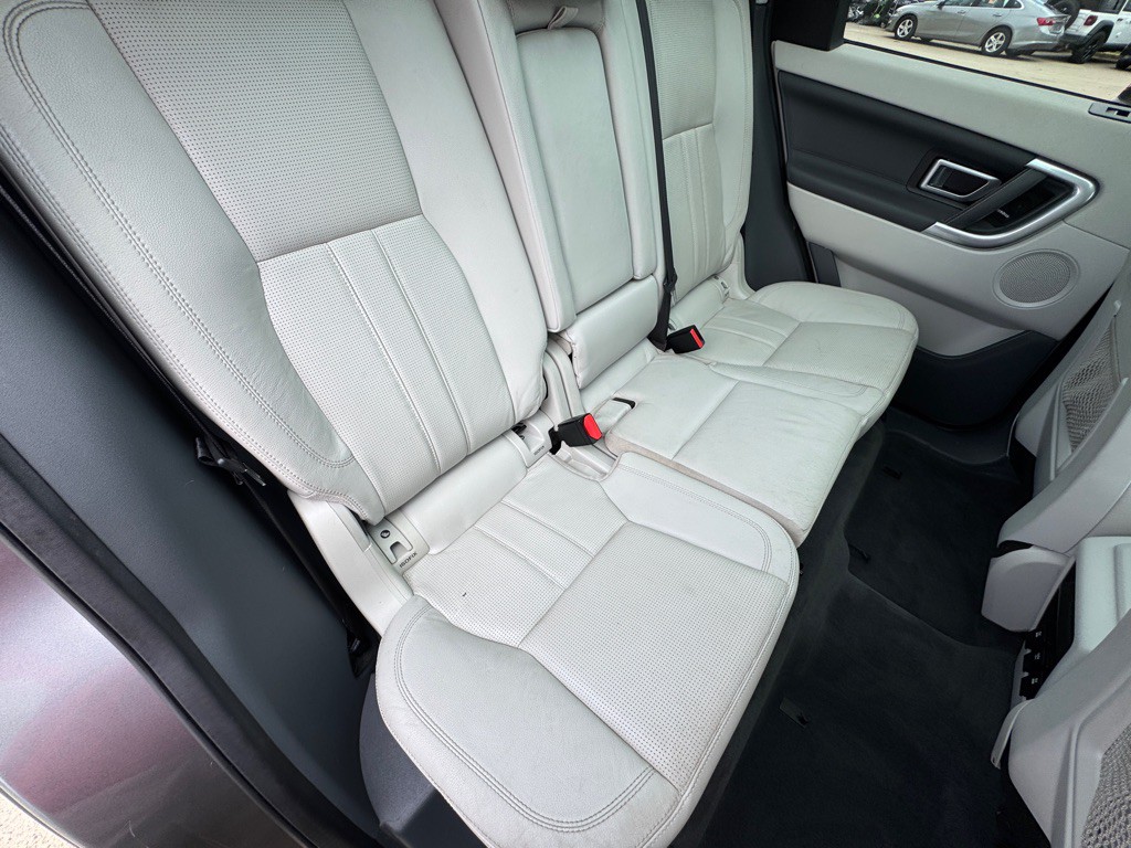2017 Land Rover Discovery Sport Image 17