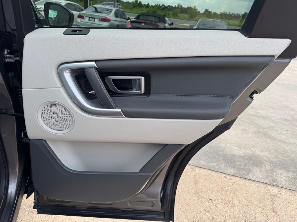 2017 Land Rover Discovery Sport Image 19
