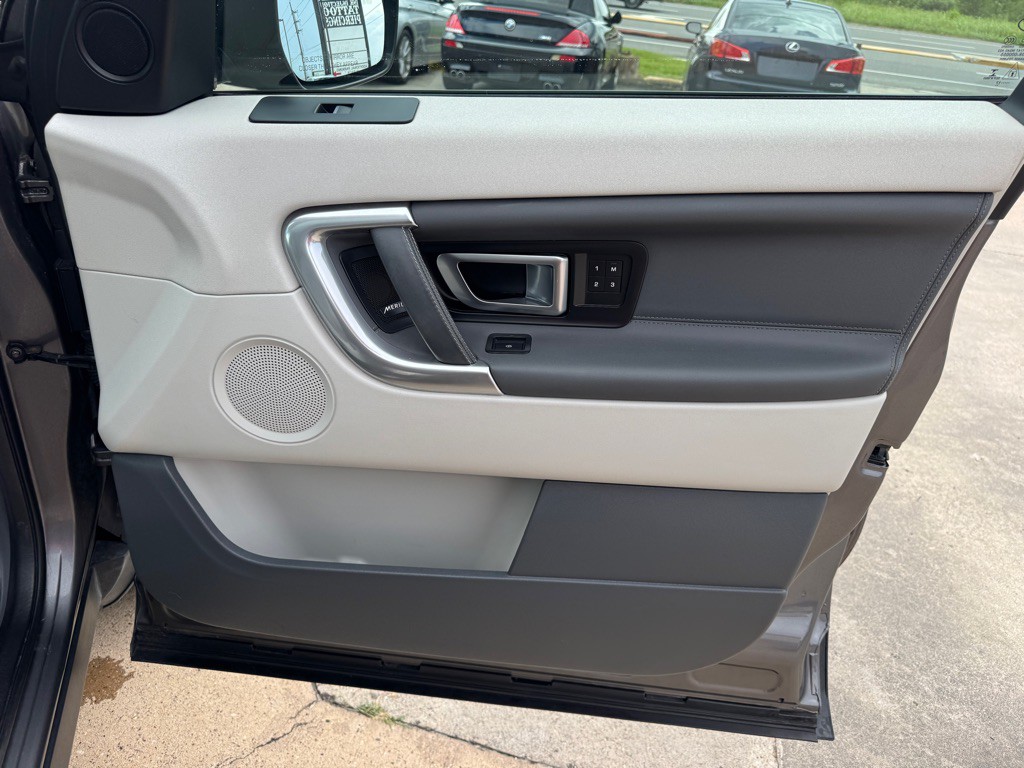 2017 Land Rover Discovery Sport Image 22