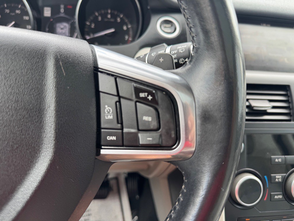 2017 Land Rover Discovery Sport Image 32