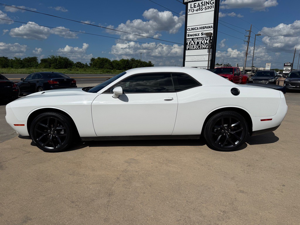 2022 Dodge Challenger Image 8