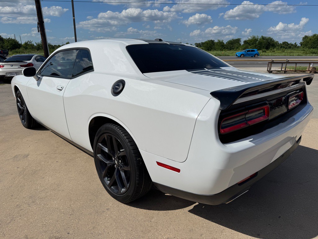 2022 Dodge Challenger Image 9