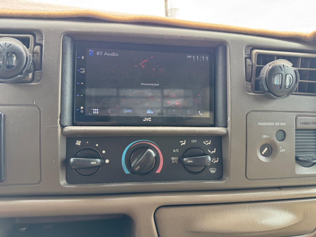 2001 Ford F-350 Image 28