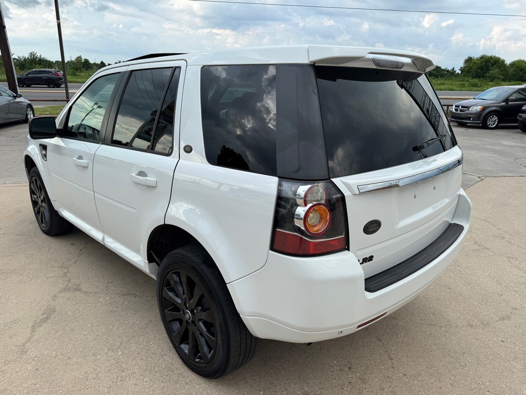 2015 Land Rover LR2 Image 9