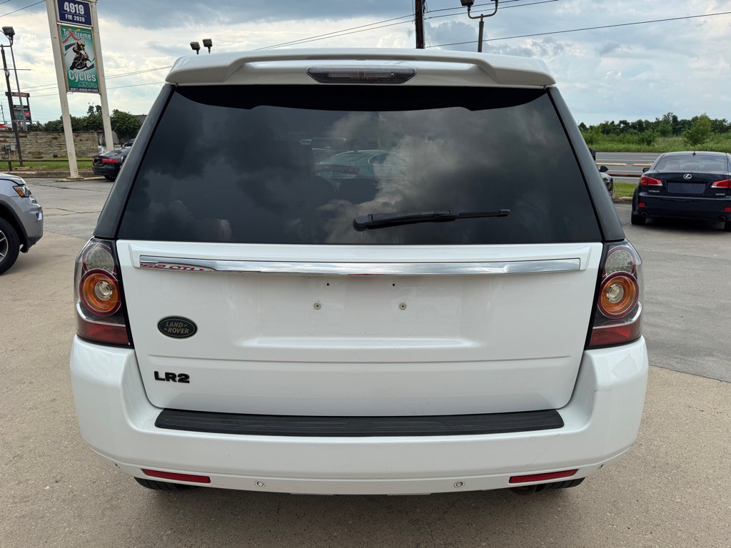 2015 Land Rover LR2 Image 10