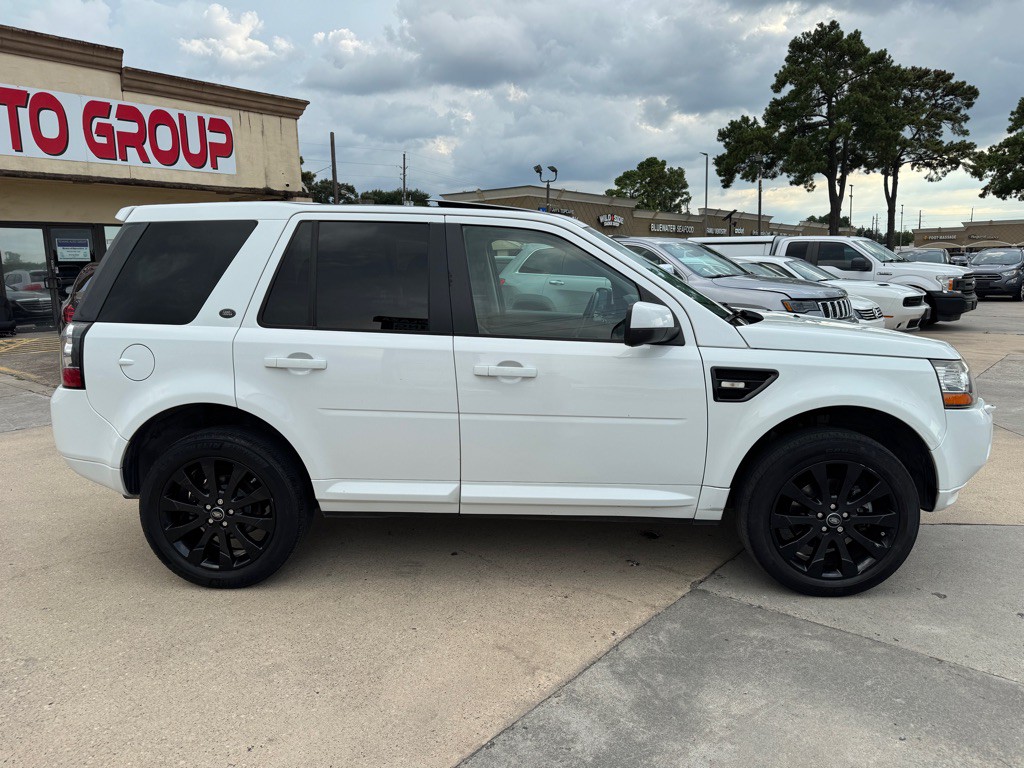 2015 Land Rover LR2 Image 12