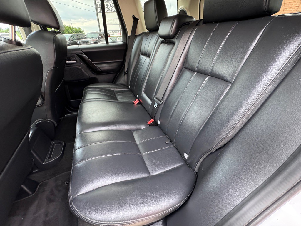 2015 Land Rover LR2 Image 14