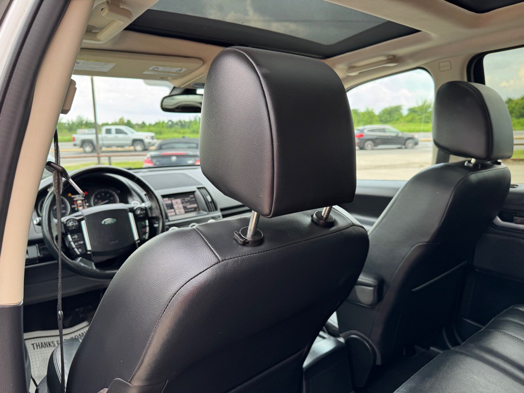 2015 Land Rover LR2 Image 15