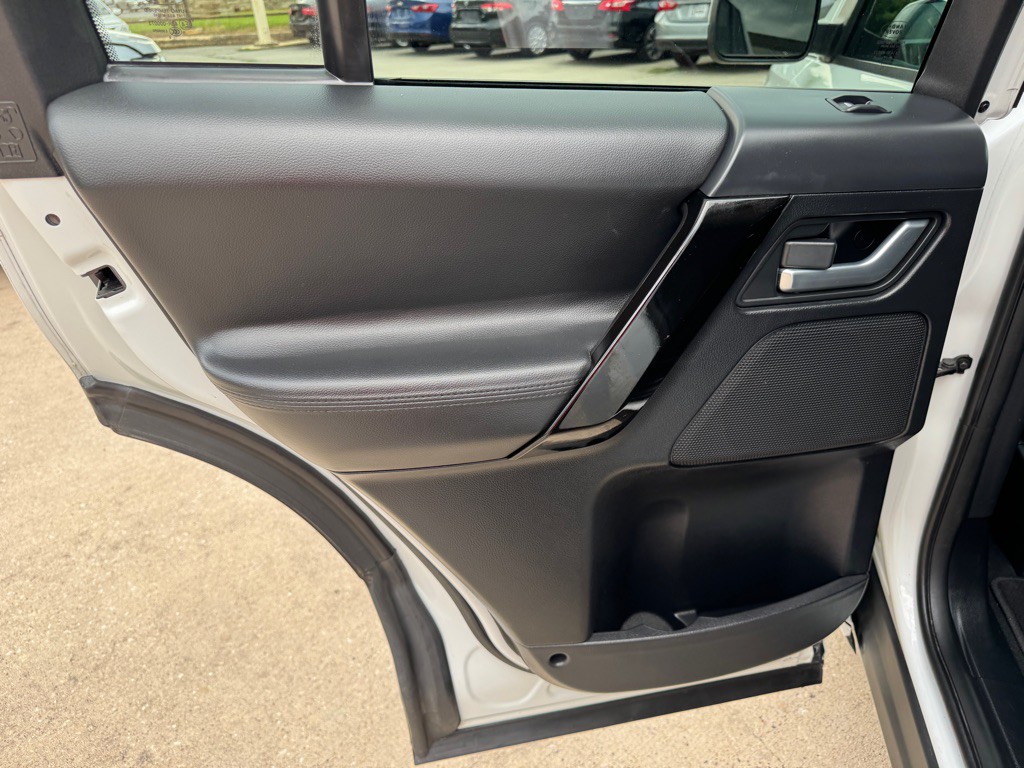 2015 Land Rover LR2 Image 16