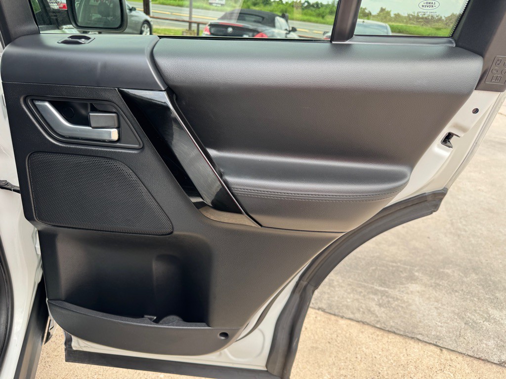 2015 Land Rover LR2 Image 19