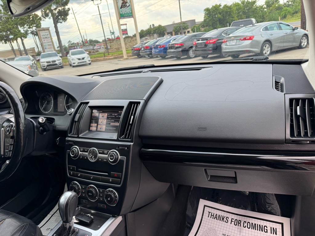 2015 Land Rover LR2 Image 21