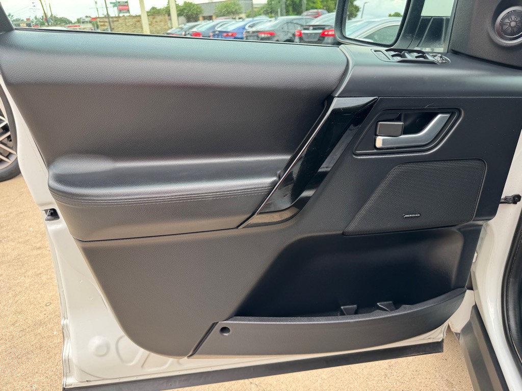 2015 Land Rover LR2 Image 24