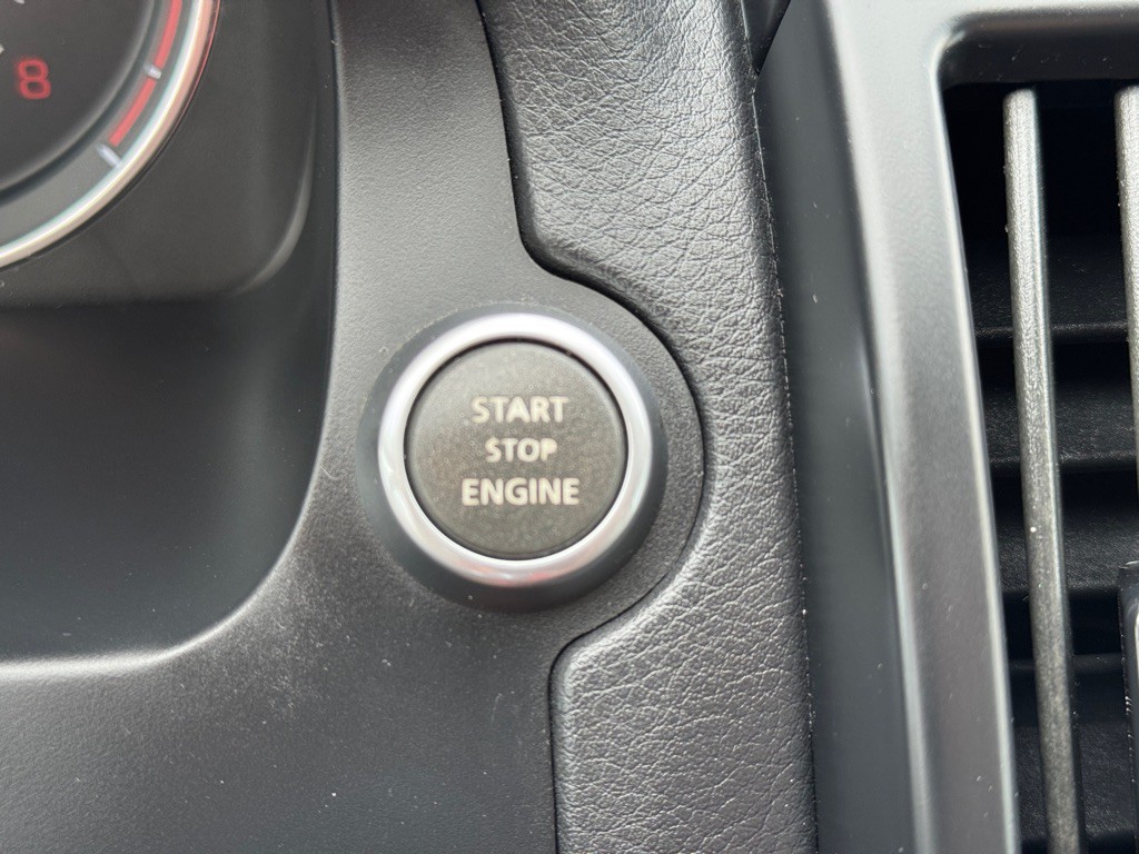 2015 Land Rover LR2 Image 28