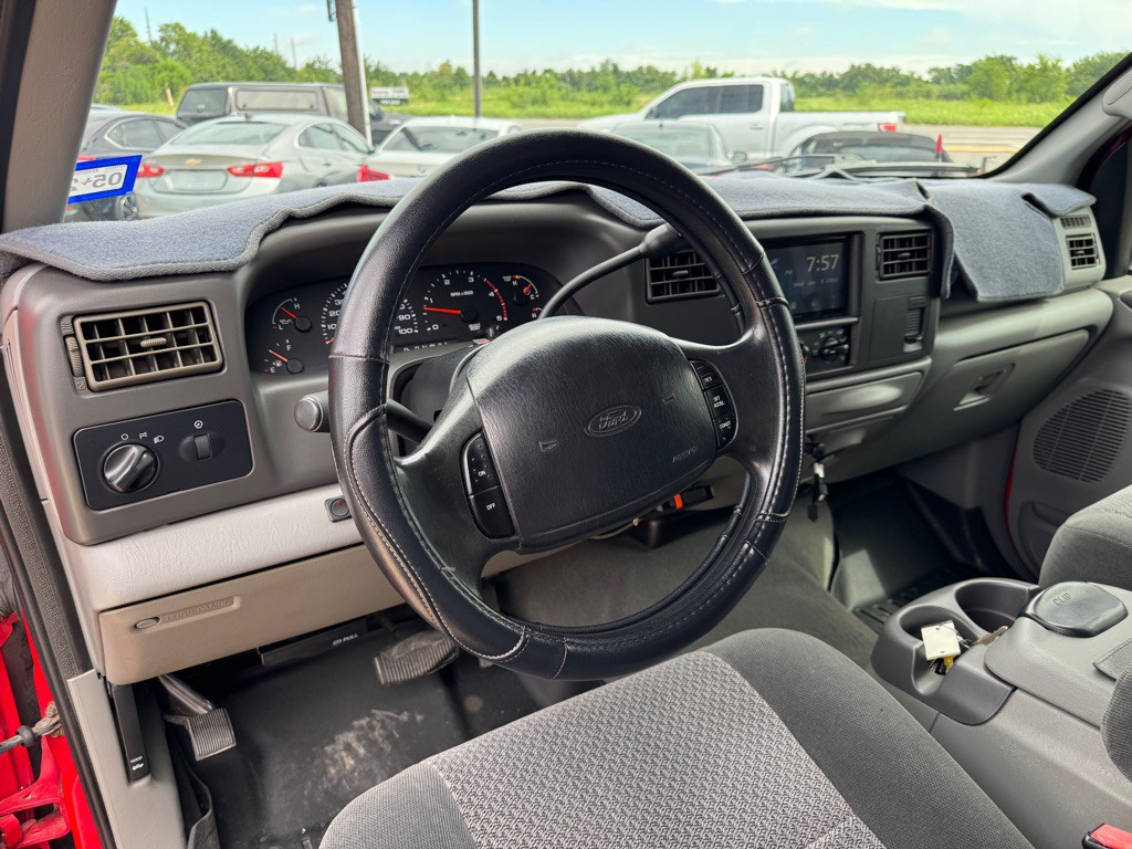 2002 Ford F-350 Image 25
